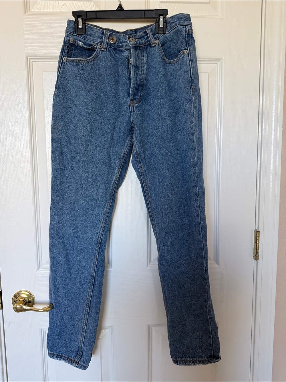 Brandy Melville  Straight Jeans in Blue Wash